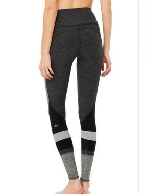 Alo Yoga Alosoft Momentum Leggings in a grey and black colorblock pattern